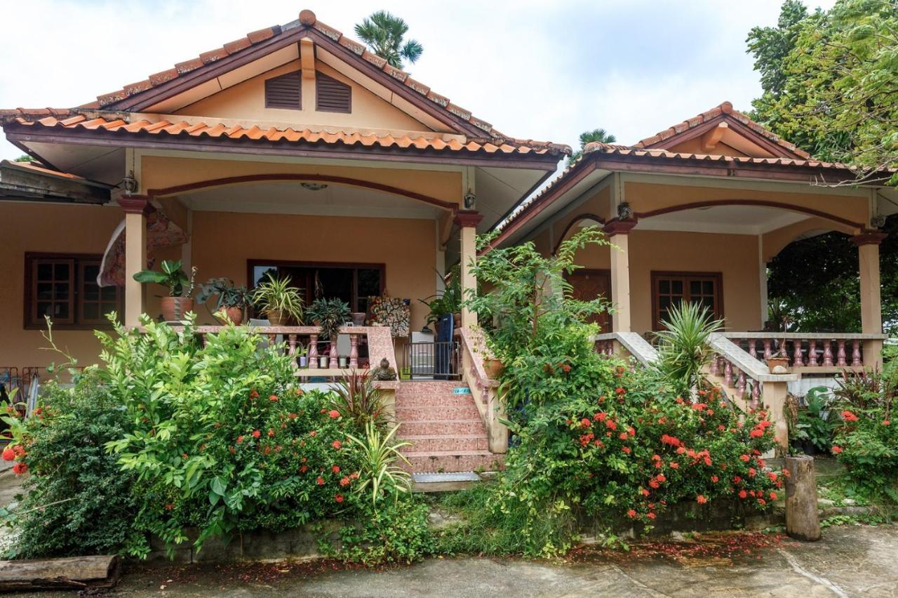 Beachfront Bungalow South Of Phuket Exterior foto